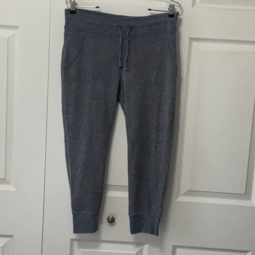 90 Degrees Women’s Capri Joggers with drawstring closure, Medium